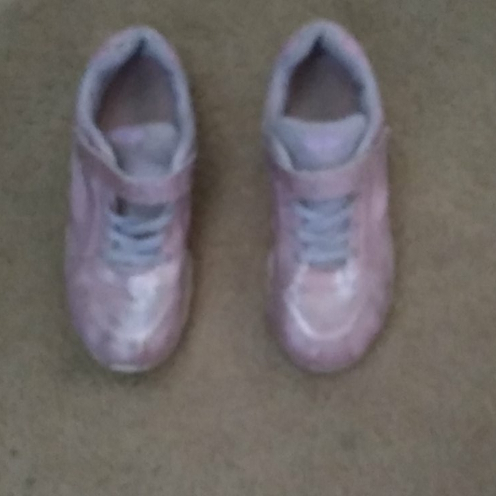 Tennis shoe